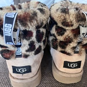 Ugg leopard size 9